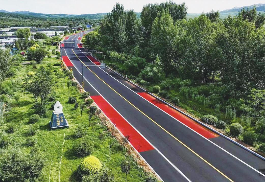 27.1公里長的紅山大道是一條引領(lǐng)旅游風(fēng)尚、展現(xiàn)自然與文化之美的紐帶。朝陽發(fā)布供圖